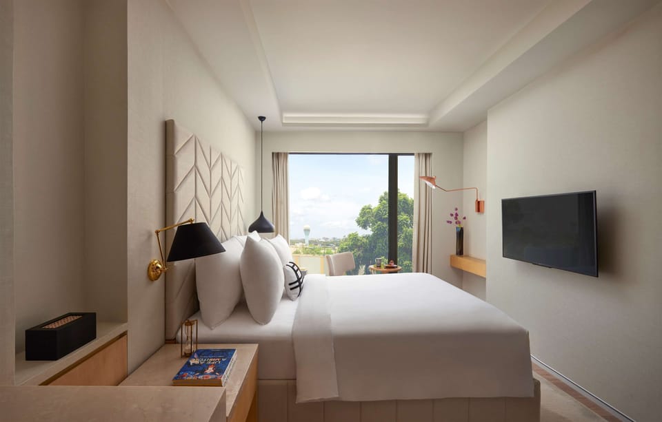 Room, 1 Queen Bed | In-room safe, individually decorated, individually furnished