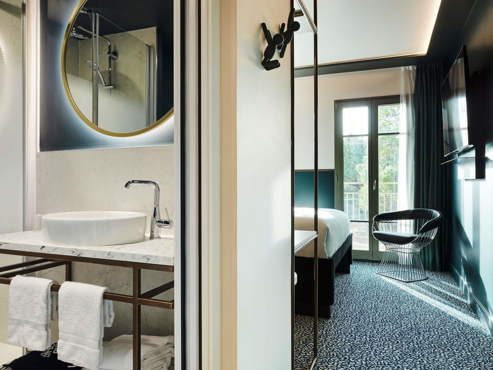 Comfort Room, 1 Double Bed, Balcony | Minibar, in-room safe, blackout drapes, soundproofing