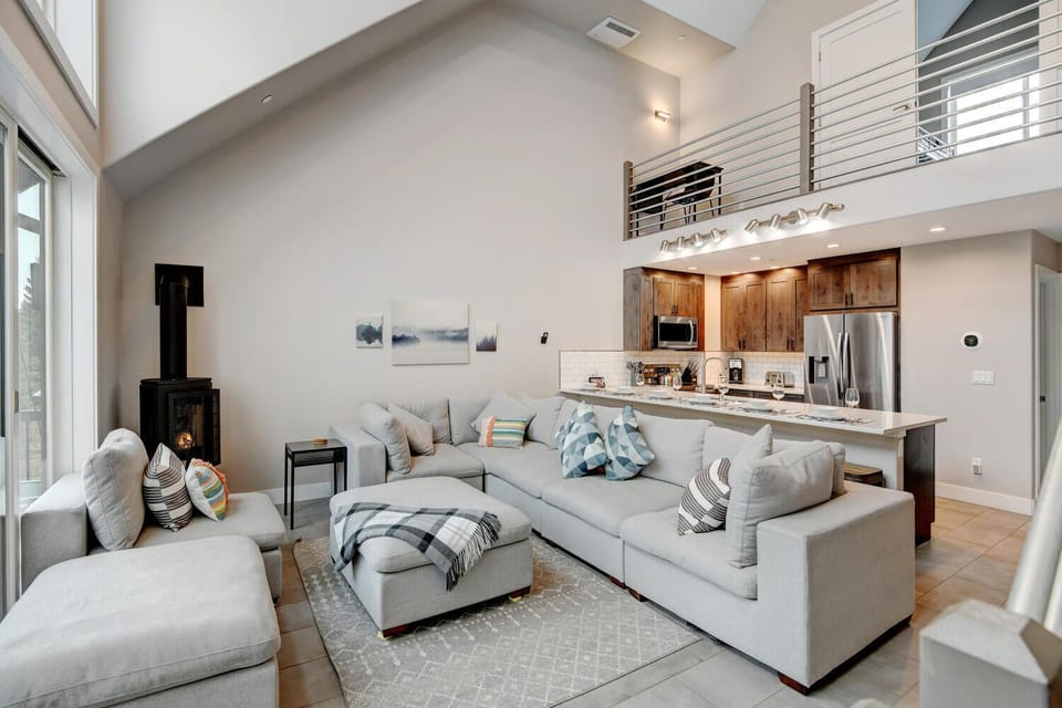 Great Room with Vaulted Ceiling