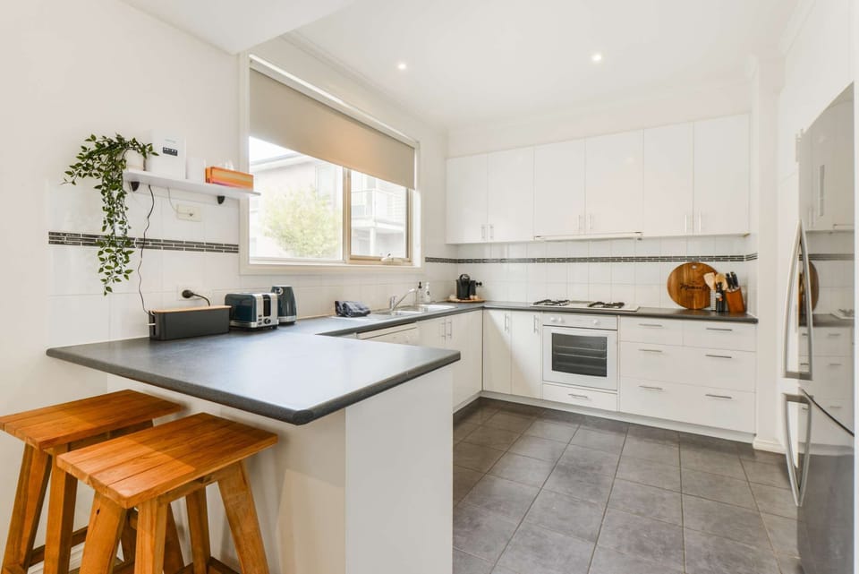 Fully equipped kitchen with dishwasher, oven, stove, fridge/freezer, microwave and coffee machine