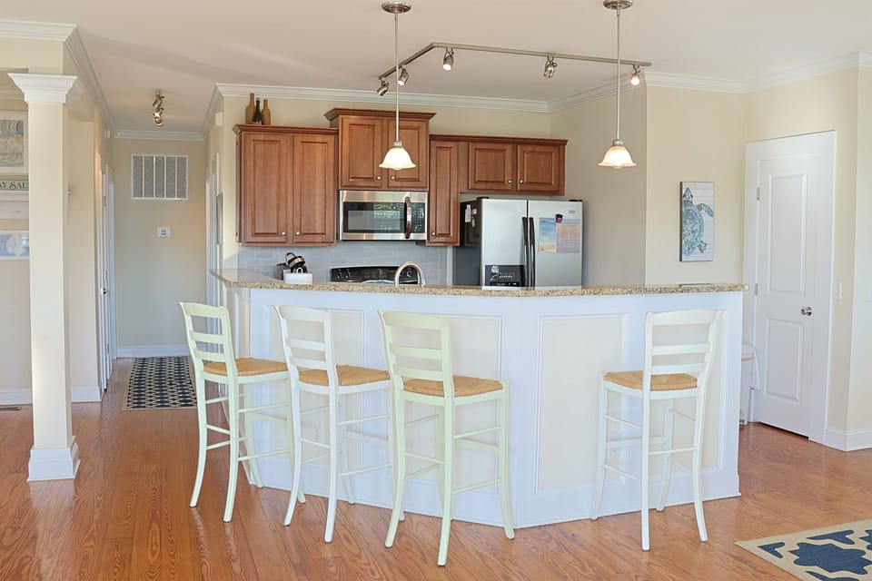 Kitchen with bar top seating-Perfect for entertaining