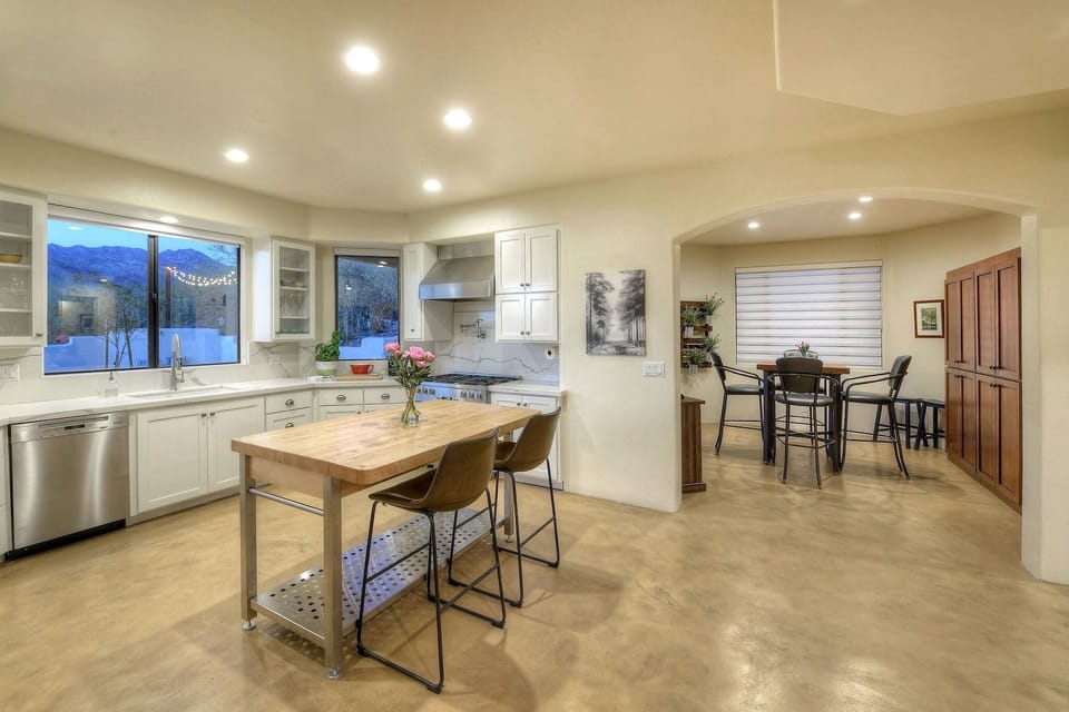 Gourmet Kitchen and Breakfast Room