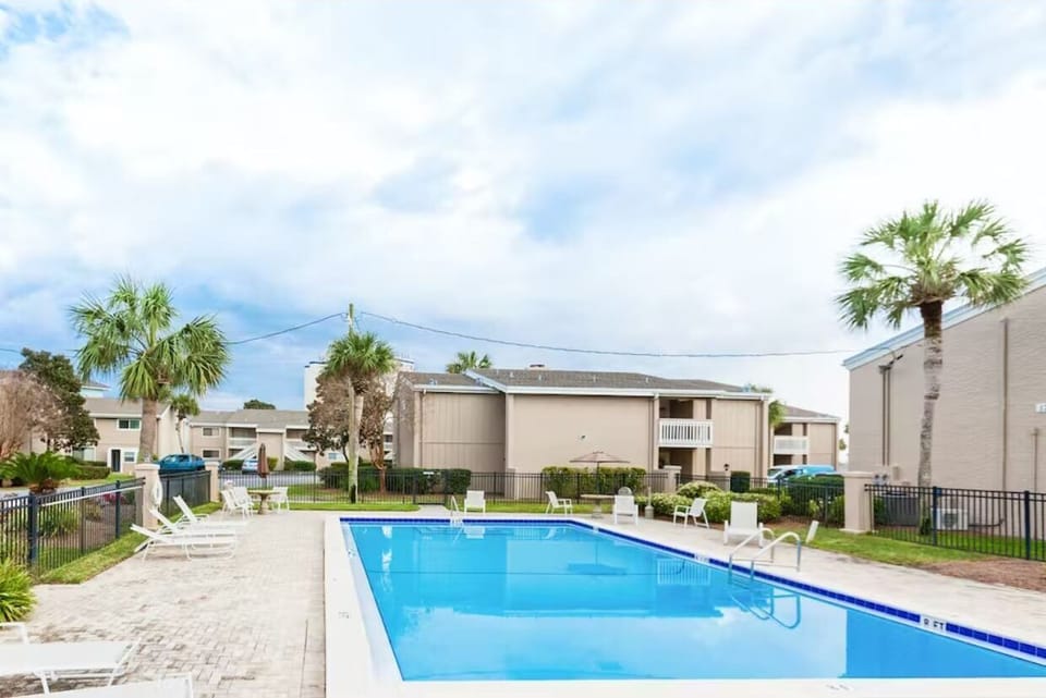 Pool May Be Seasonally Heated