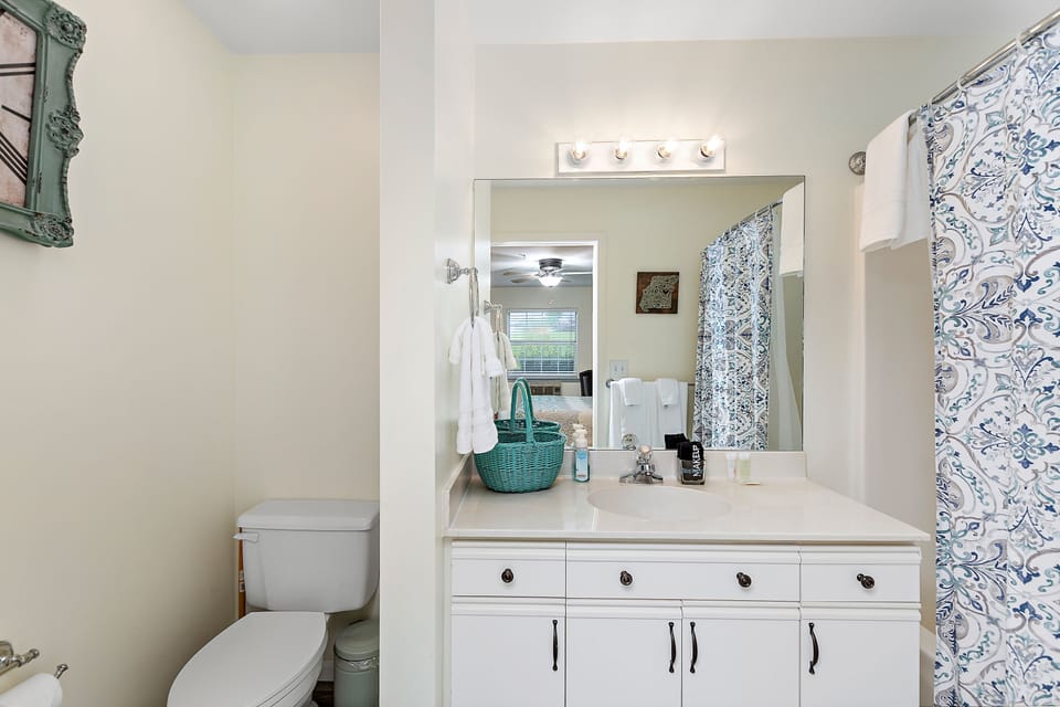 Front King Suite ensuite bathroom