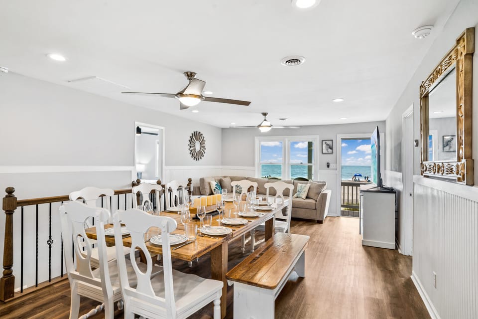 Seating for 10. Enjoy those special meals with unforgettable views.