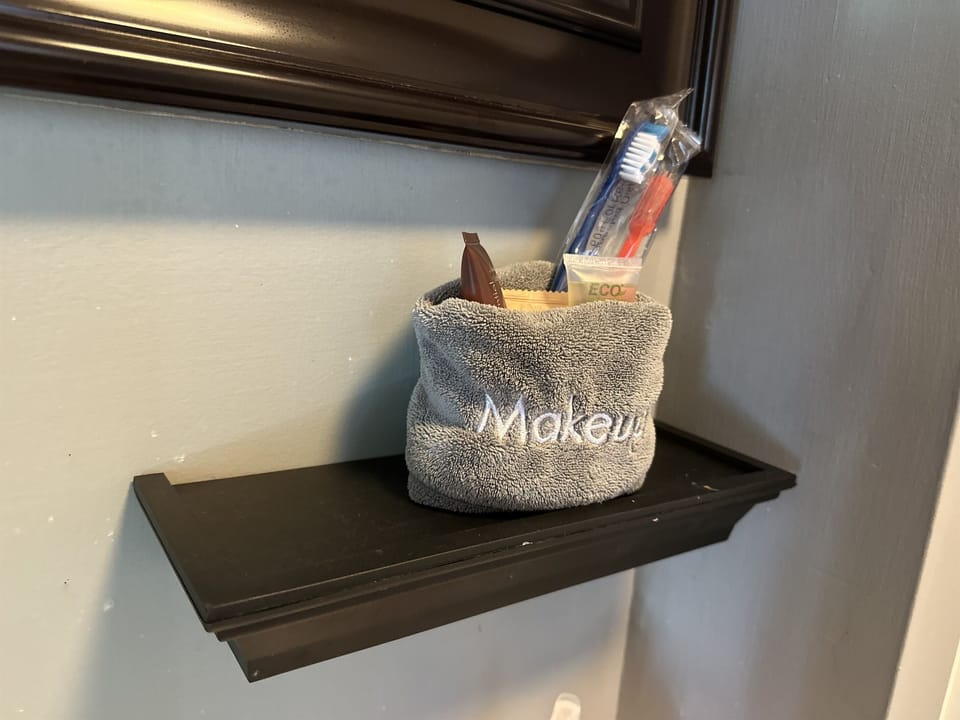 Bathroom 2 Amenities