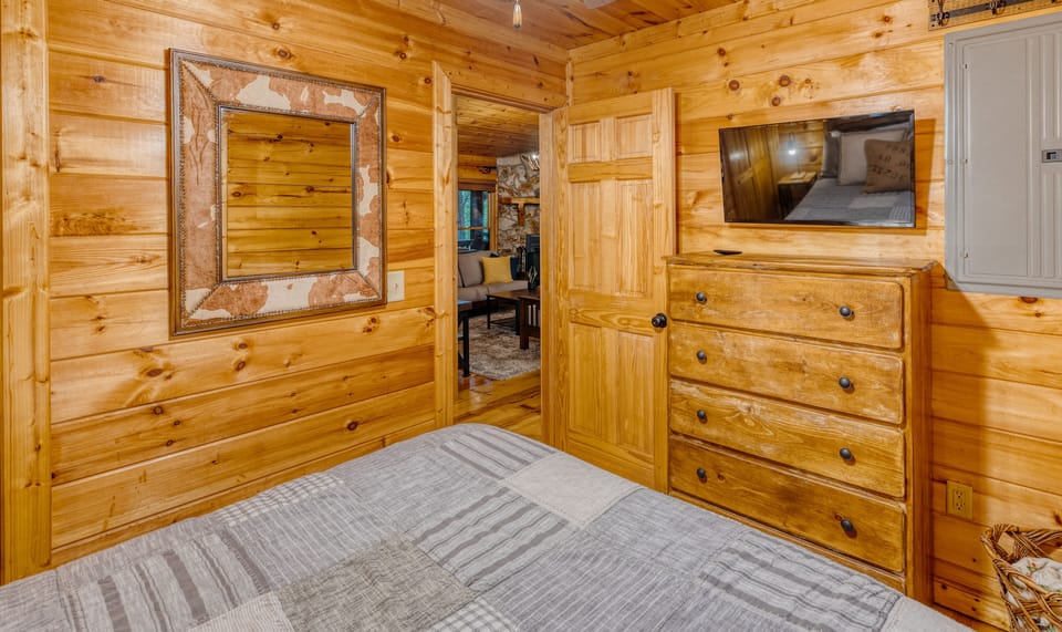 Spacious dresser to store all your clothes and extra blankets in the basket!