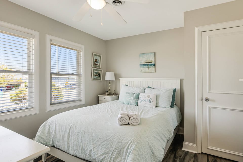 Guest bedroom with comfortable queen size bed