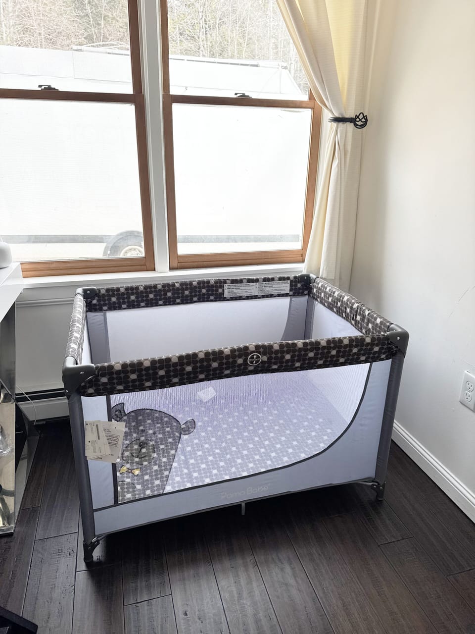 Bringing your baby? No problem we have a crib for your little one!