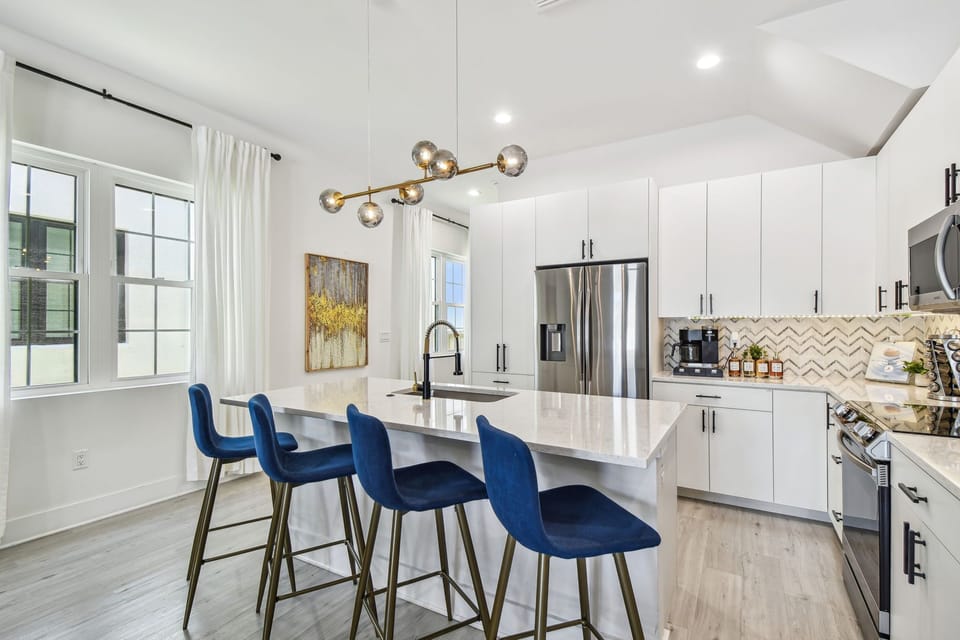 Designer kitchen, island bar, and stainless steel appliances for great entertainment and fun in the chef's kitchen.