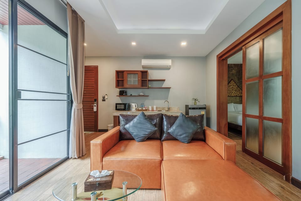 Deluxe Room | Living area | LCD TV