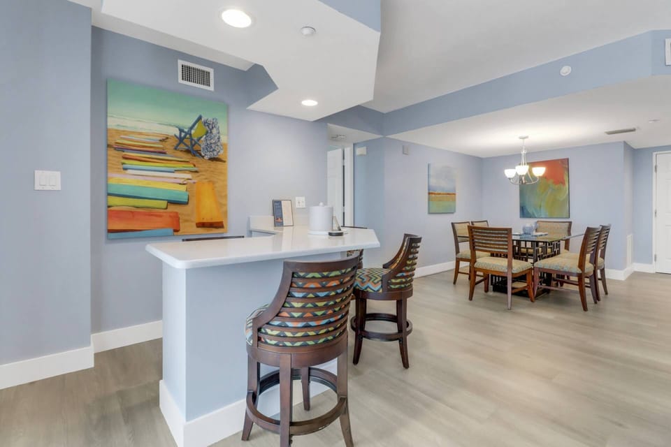 Enjoy the dry bar area for conversation, work station or balcony view