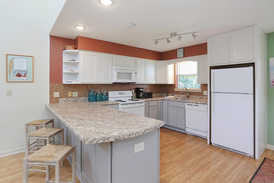House, Multiple Beds (Boardwalk Sandpiper) | Private kitchen