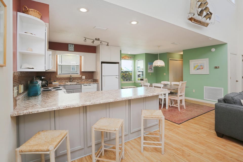 House, Multiple Beds (Boardwalk Sandpiper) | Private kitchen