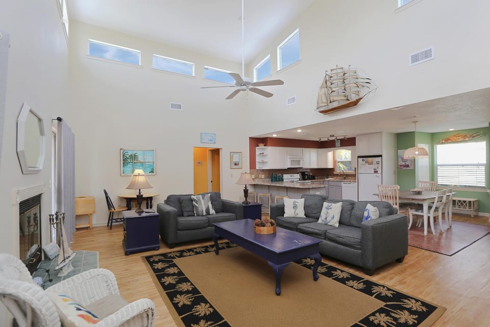 House, Multiple Beds (Boardwalk Sandpiper) | Living area | TV