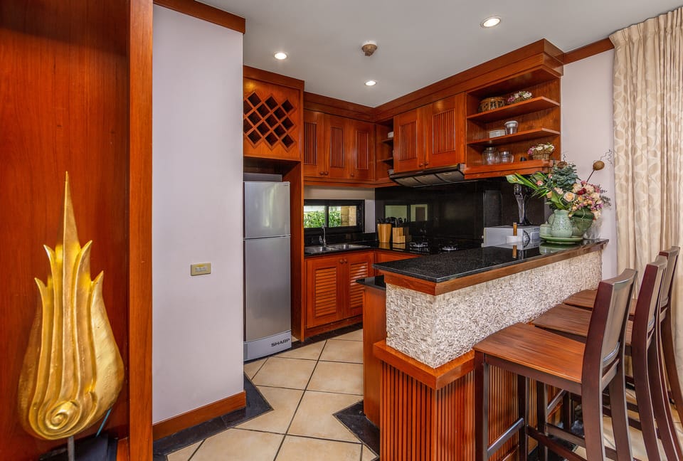 Design Villa | Private kitchen | Full-size fridge, microwave, oven, stovetop