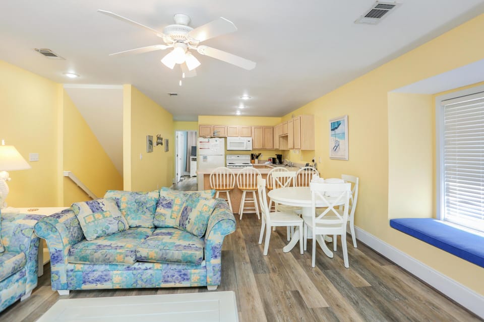 House, Multiple Beds (Barrier Dunes 273 Seahorse) | Living area