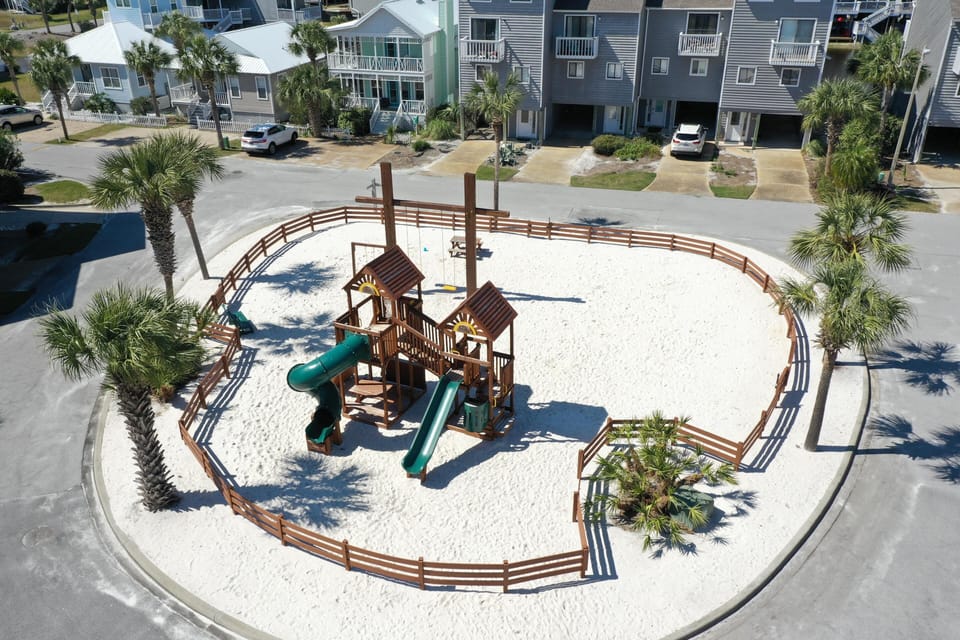 House, Multiple Beds (Barrier Dunes 263 Cape Paradise) | Children's area