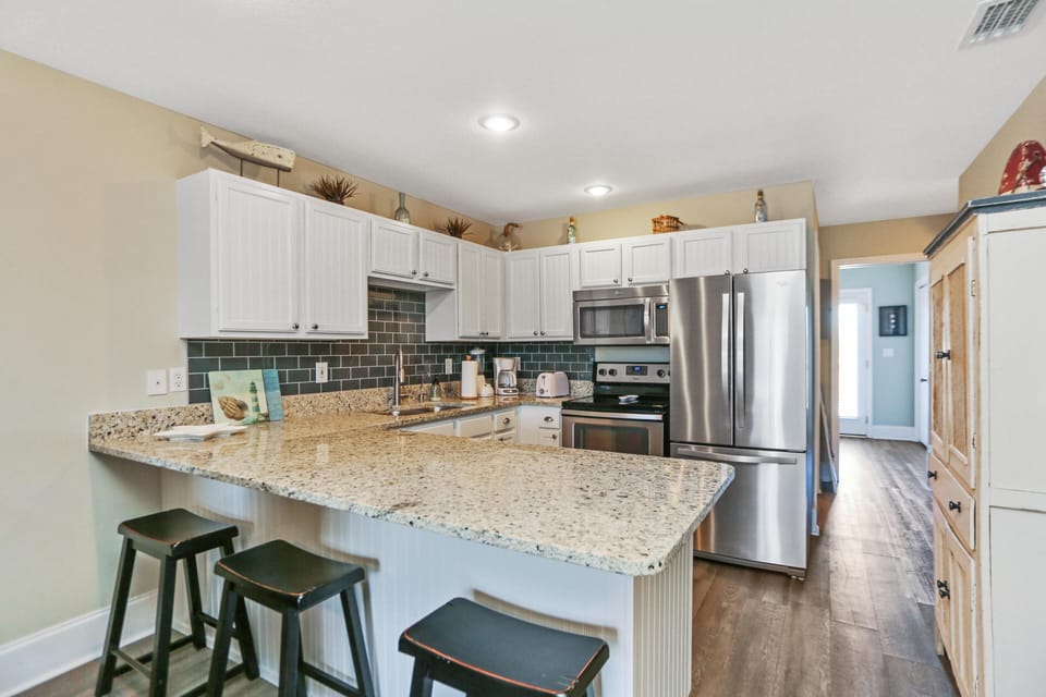 House, 1 Queen Bed with Sofa bed (Barrier Dunes 157  The Expatriate) | Private kitchen
