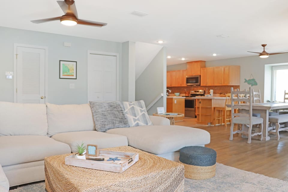 House, Multiple Beds (Barrier Dunes 248  Endless Summer) | Living area