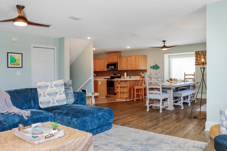House, Multiple Beds (Barrier Dunes 248  Endless Summer) | Living area