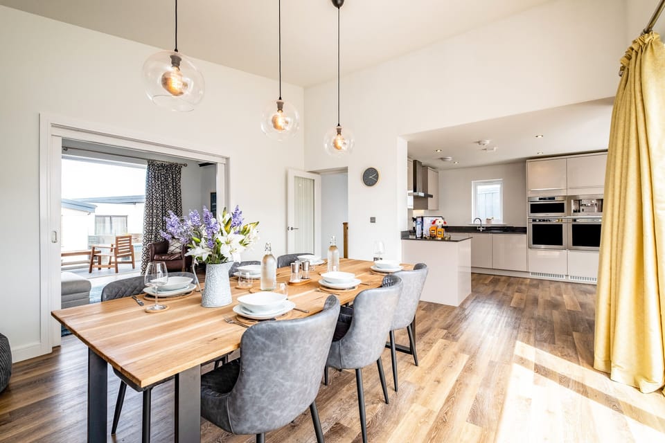 Cottage | Private kitchen | Fridge, dishwasher, electric kettle, toaster