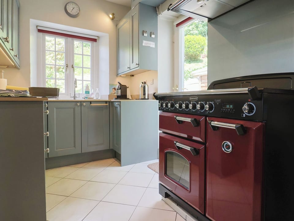 Fridge, microwave, dishwasher, cookware/dishes/utensils