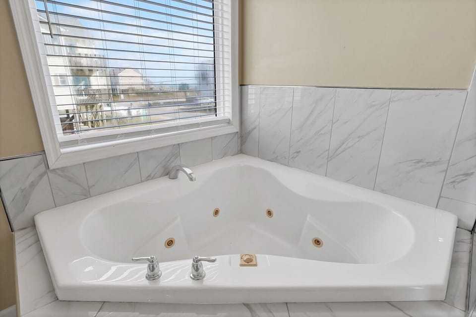 Master Bath (2)