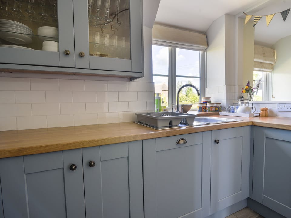 Cottage | Private kitchen | Fridge, dishwasher, cookware/dishes/utensils