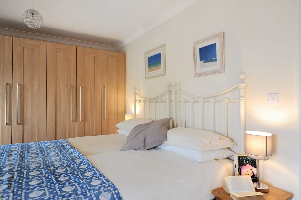 1 Woodroffe Meadow Cottage in Lyme Regis