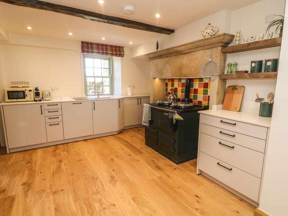 Cottage | Private kitchen | Fridge, dishwasher, electric kettle, toaster
