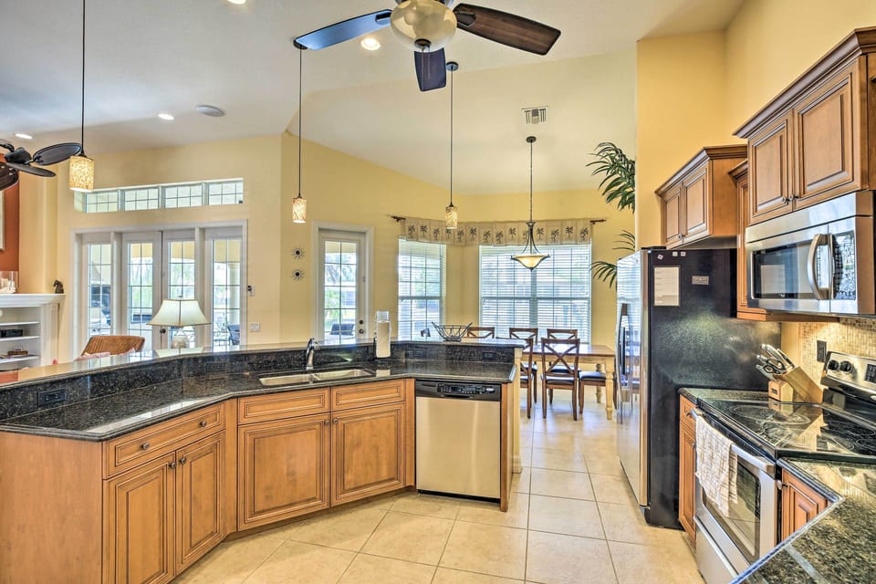 Kitchen | 2 Crockpots | Instant Pot