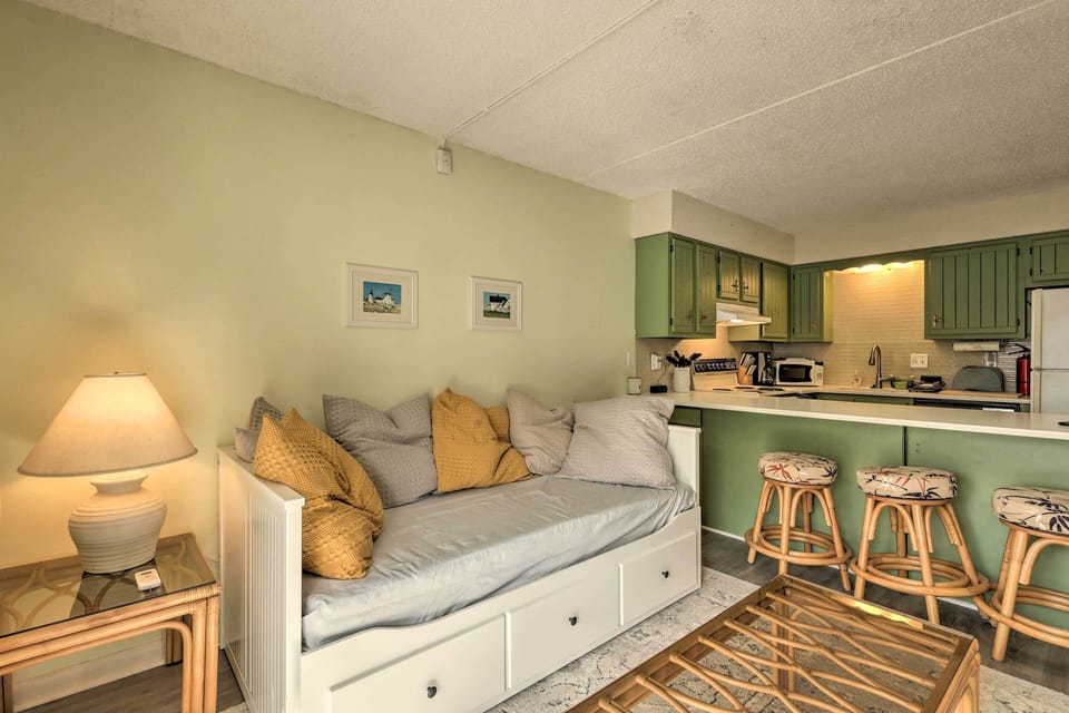 Living Room | Free WiFi | Queen Sleeper Sofa