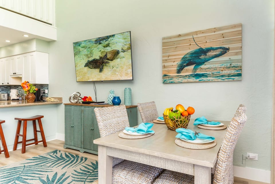 Condo, 2 Bedrooms | Dining