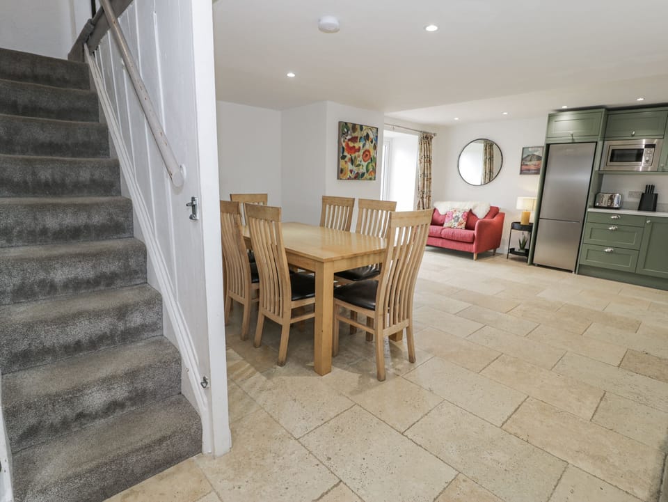 Cottage | Dining