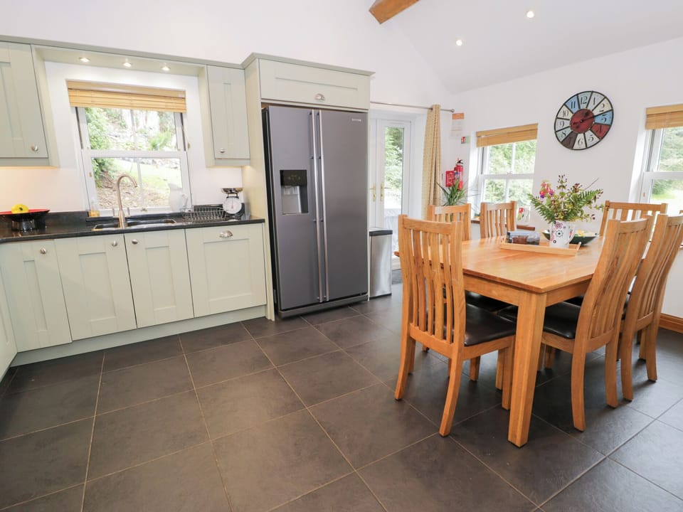 Cottage | Dining