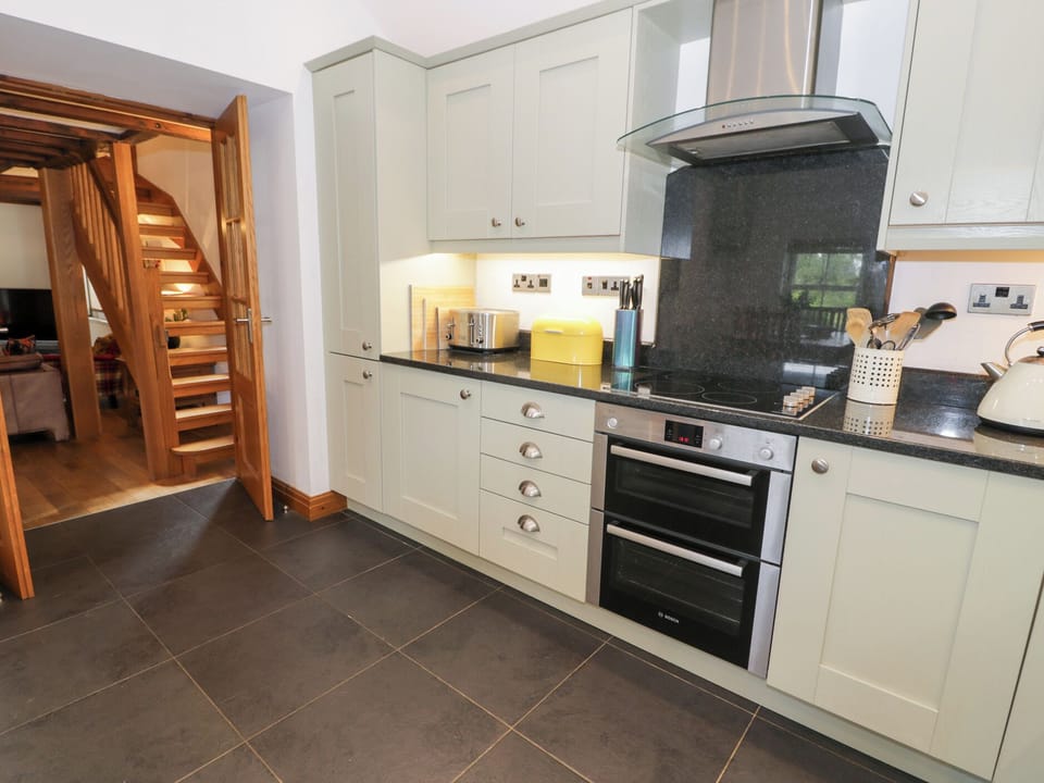 Cottage | Private kitchen | Fridge, dishwasher, electric kettle, toaster