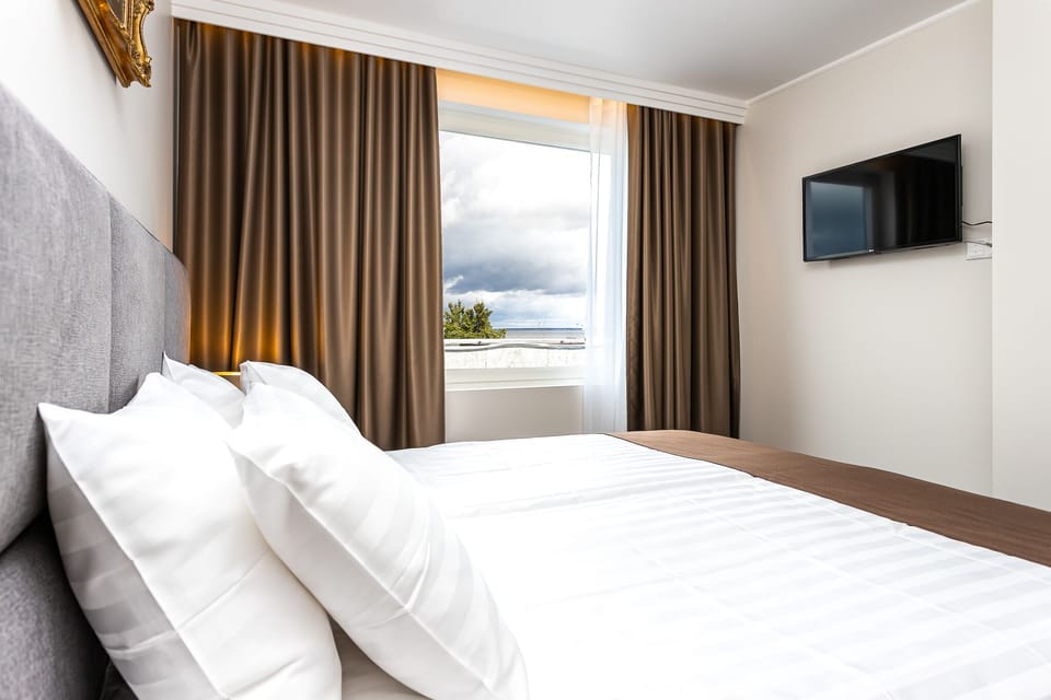 Double Room | In-room safe, desk, laptop workspace, soundproofing