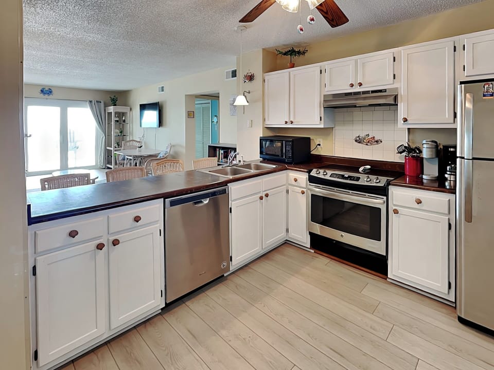 Full Size Kitchen