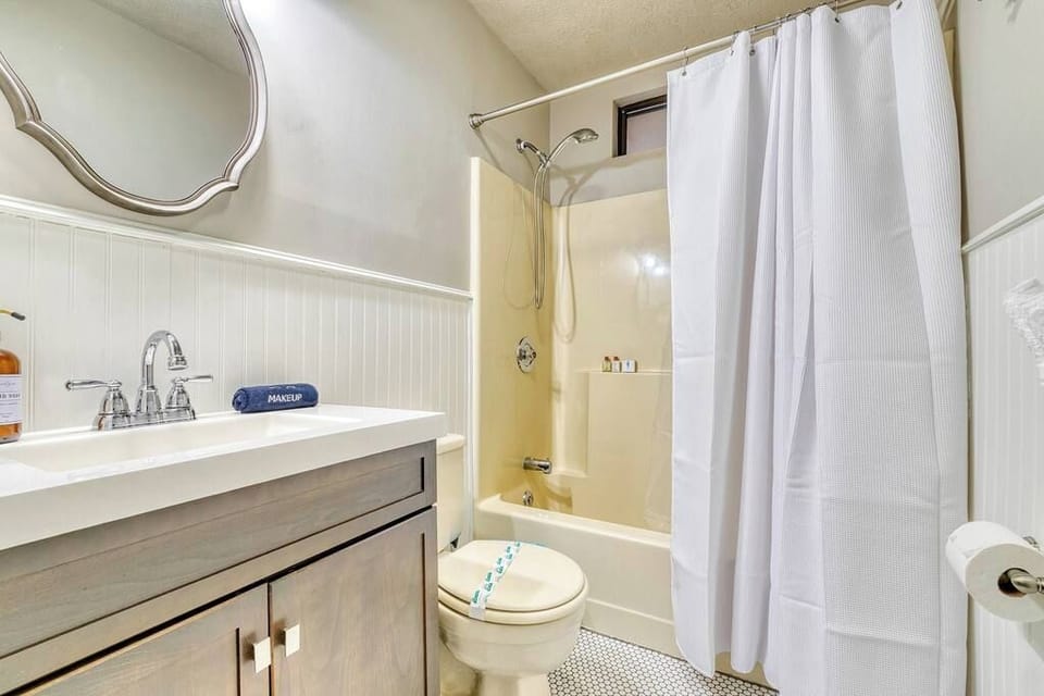 Bathroom | Full bathroom with tub shower