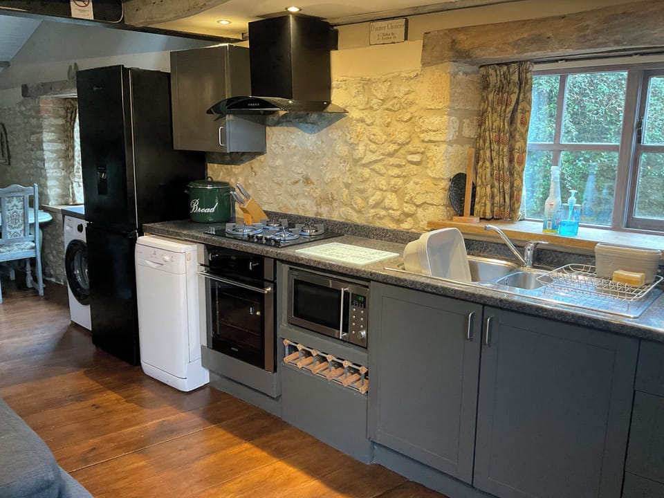 Fridge, microwave, dishwasher, cookware/dishes/utensils