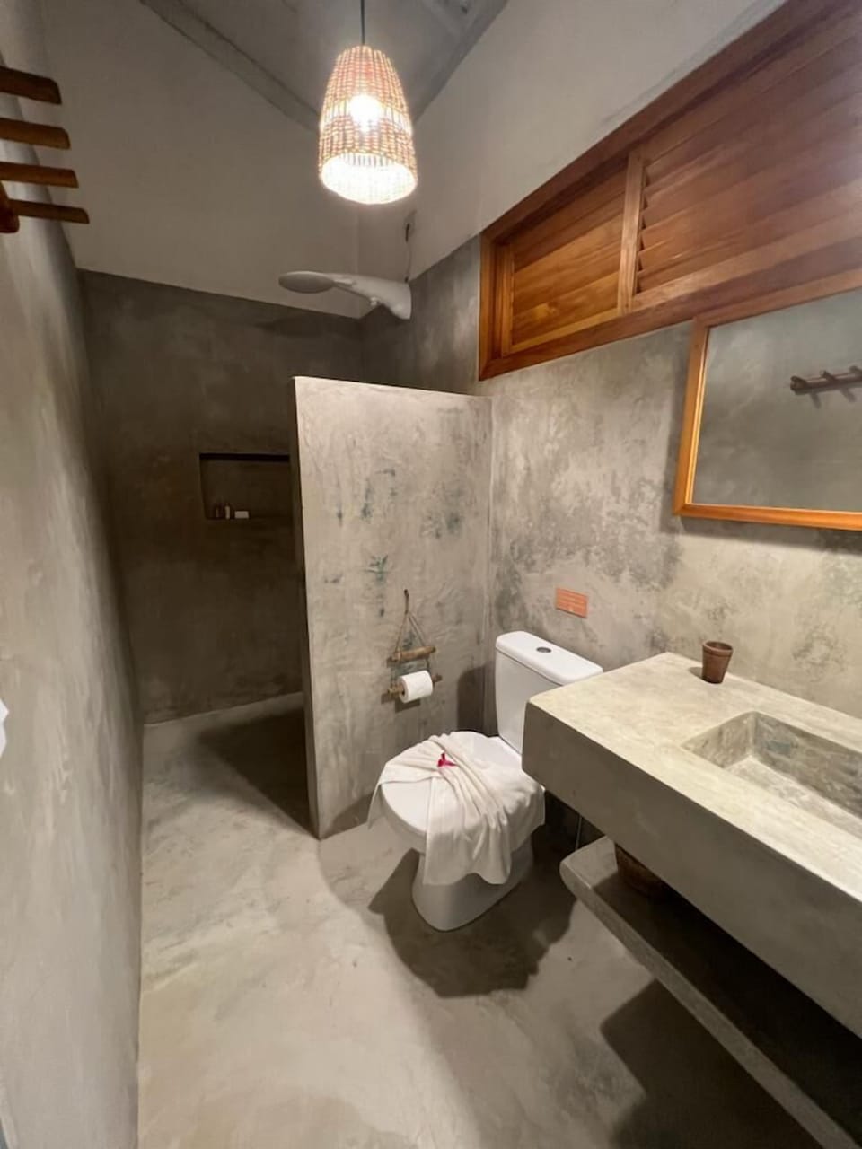 Premium Double Room | Bathroom | Shower, free toiletries, hair dryer, towels