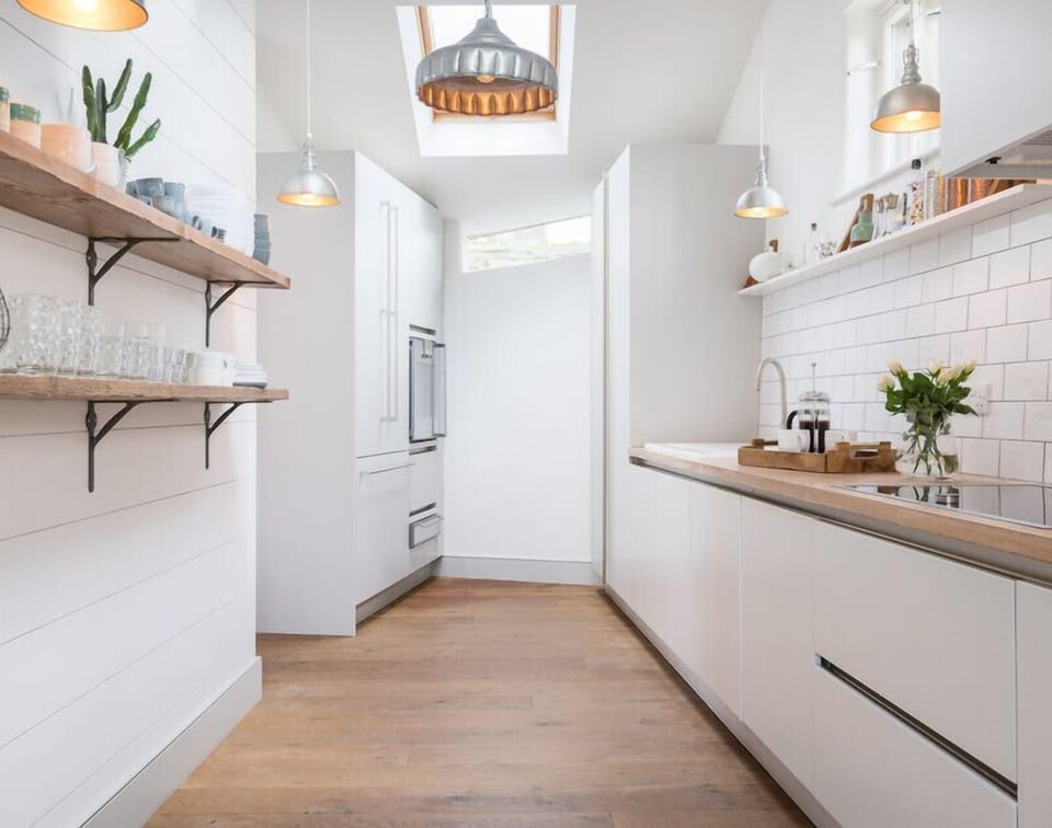 Cottage | Private kitchen | Fridge, dishwasher, toaster, cookware/dishes/utensils