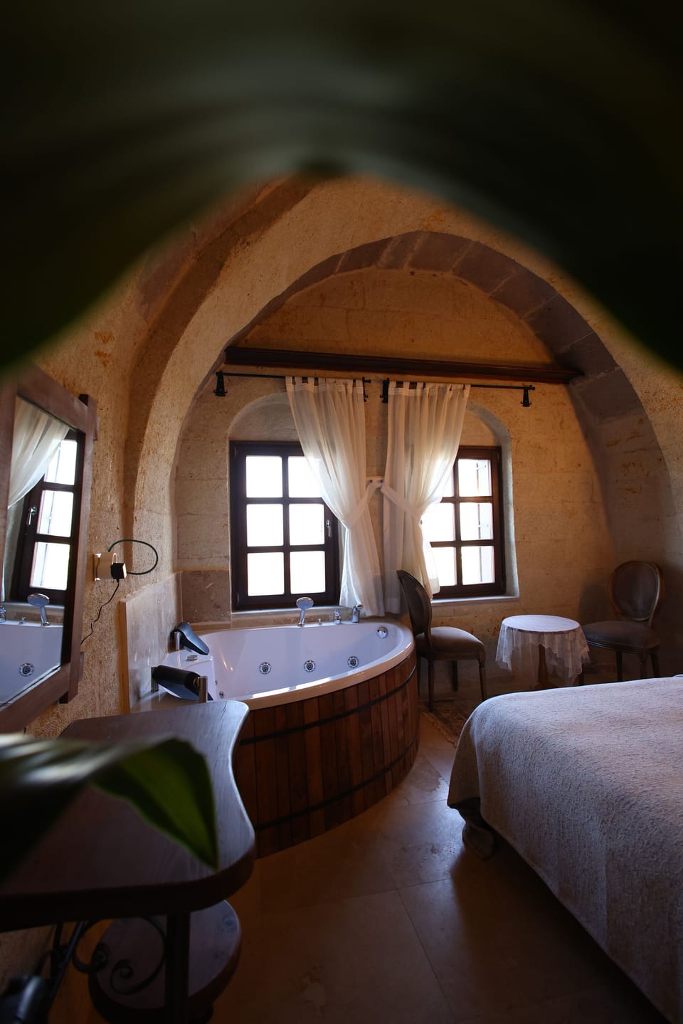 Deluxe Suite | Premium bedding, minibar, in-room safe, individually decorated