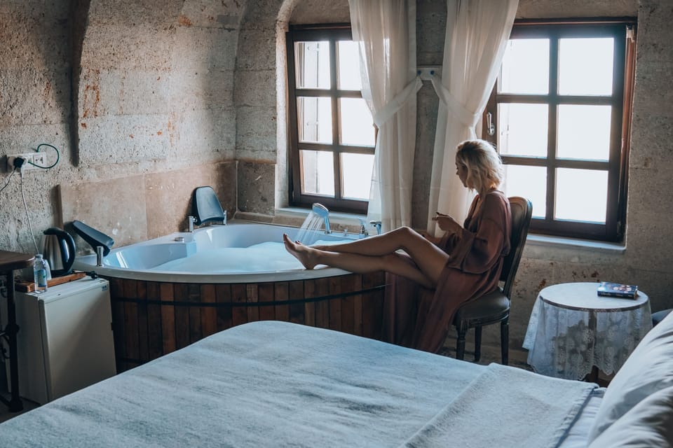 Deluxe Suite | Premium bedding, minibar, in-room safe, individually decorated