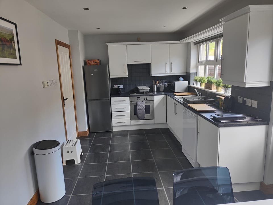 House | Private kitchen | Fridge, microwave, oven, stovetop