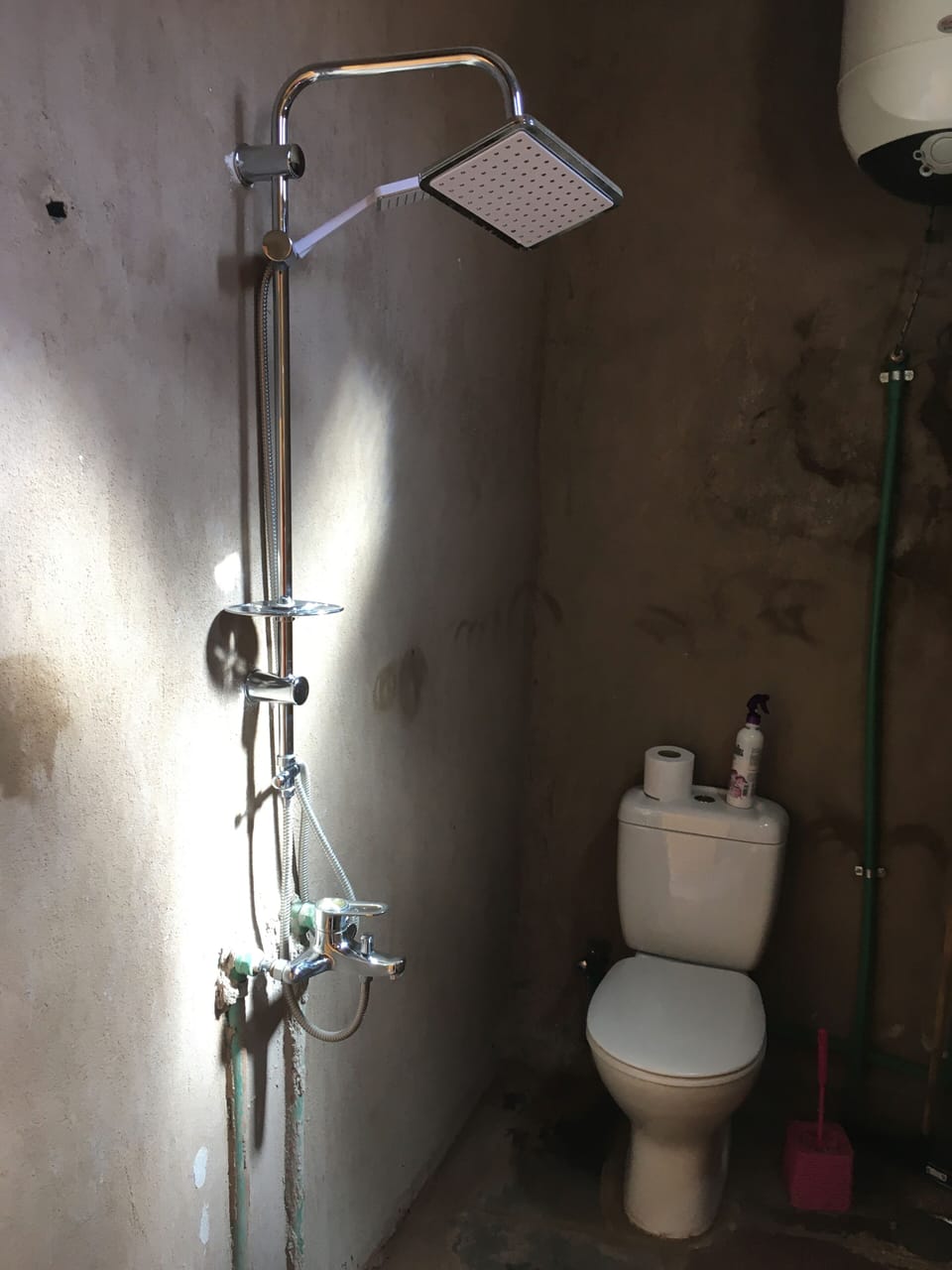 Traditional Twin Room, 2 Twin Beds | Bathroom | Shower, free toiletries, towels