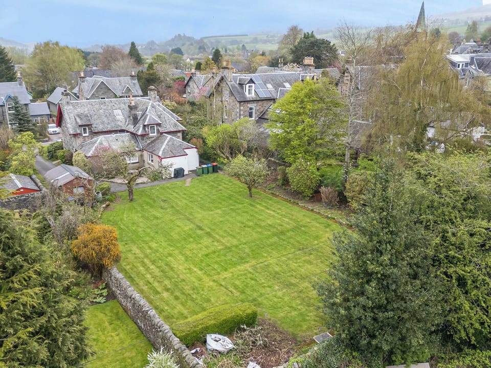 Cottage | Property grounds