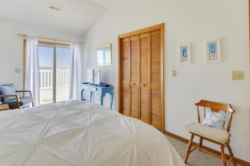 Upstairs Queen Bedroom