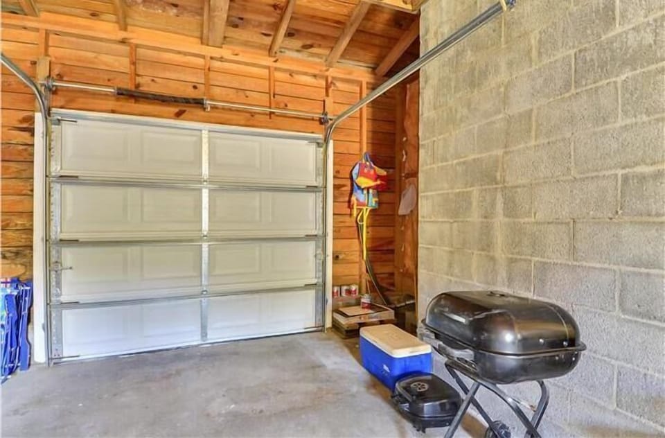 Garage/Charcoal Grill
